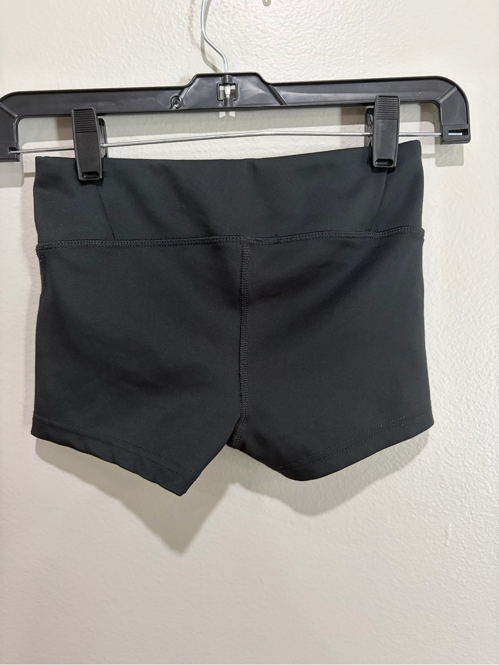 Mizuno Girl’s size M Black Volleyball Performance Stretch Shorts - Picture 2 of 4